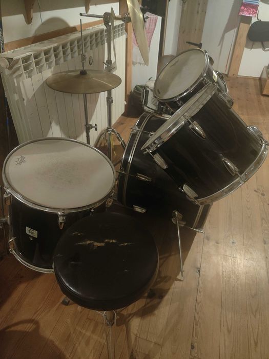 Bateria usada YAMAHA DP séries. Está em bom estado.