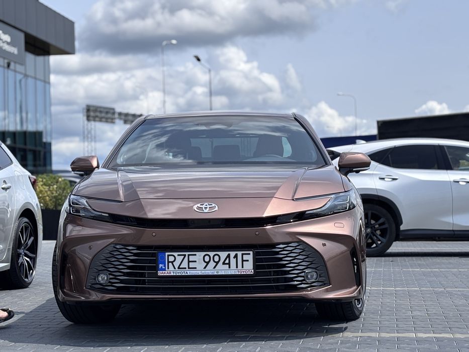 Wynajem Toyota Camry Executive 2.5 Hybrid Automat