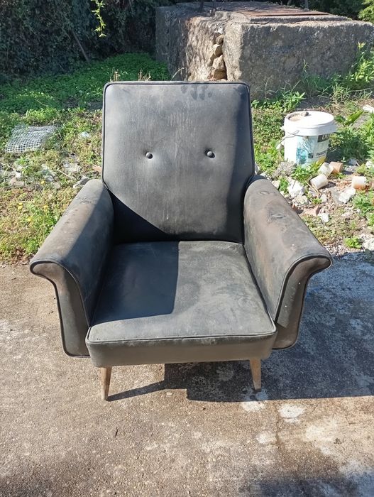Vendo este sofá muito bonito bom estado