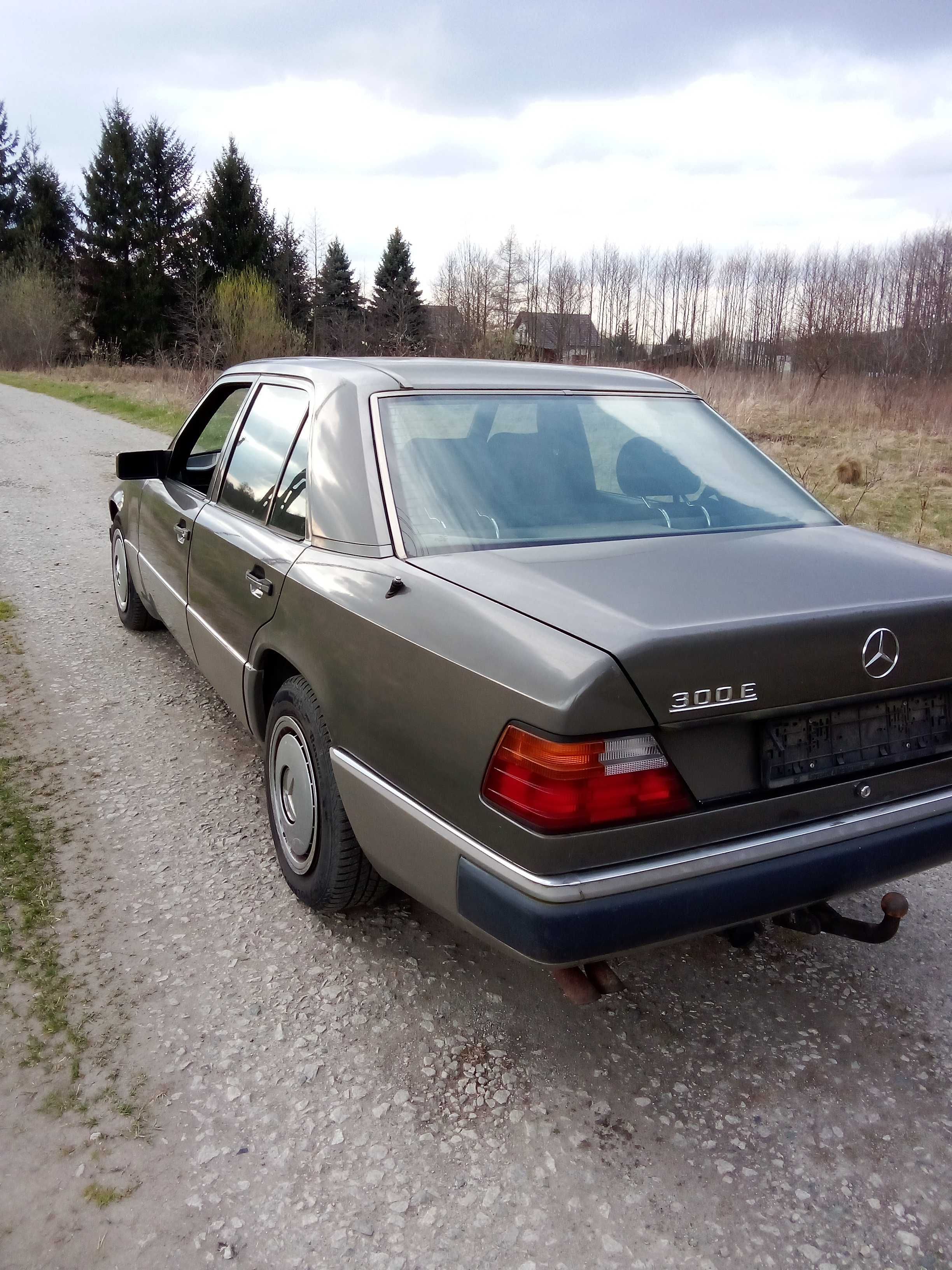 Mercedes 124 .300 E sedan