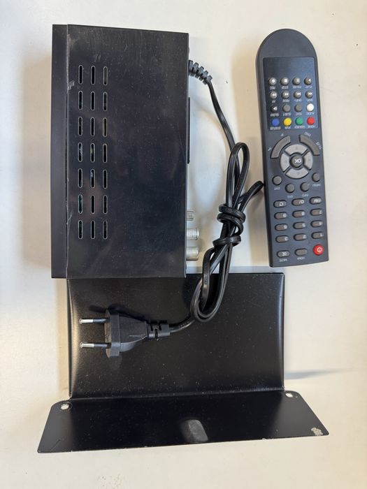 Telewizor Blaupunkt z DVD, dekoder DVB-T2, uchwyt regulowany
