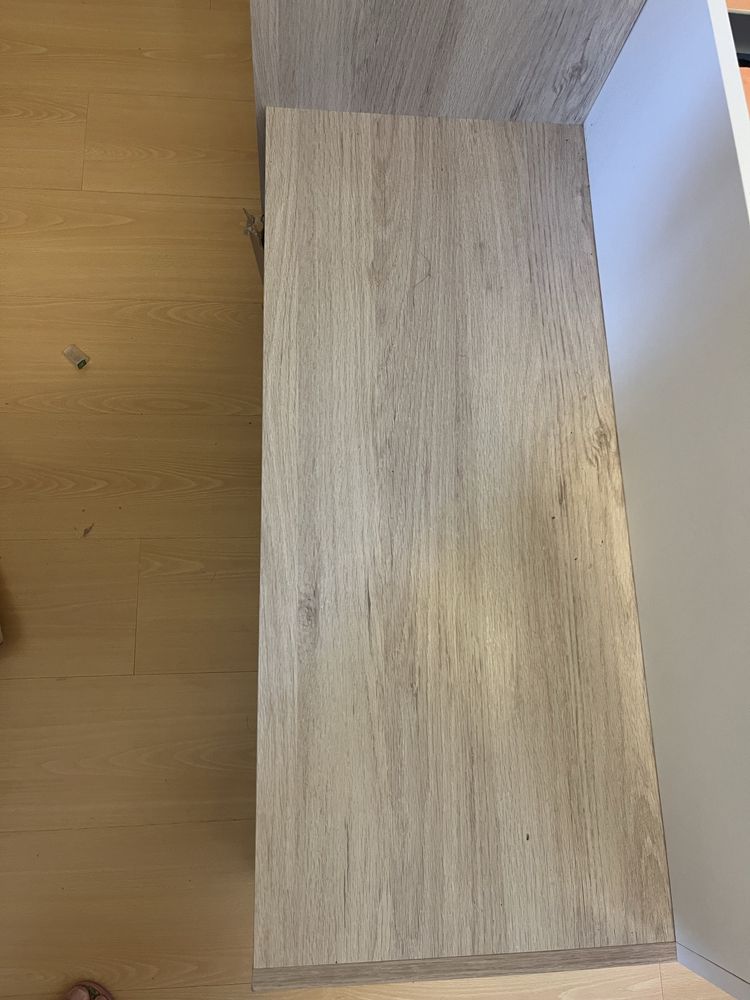 Cama escrivaninha com prateleiras