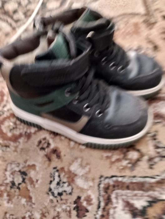 Продам зимові ботінки