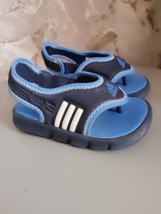 Босоніжки, тапочки