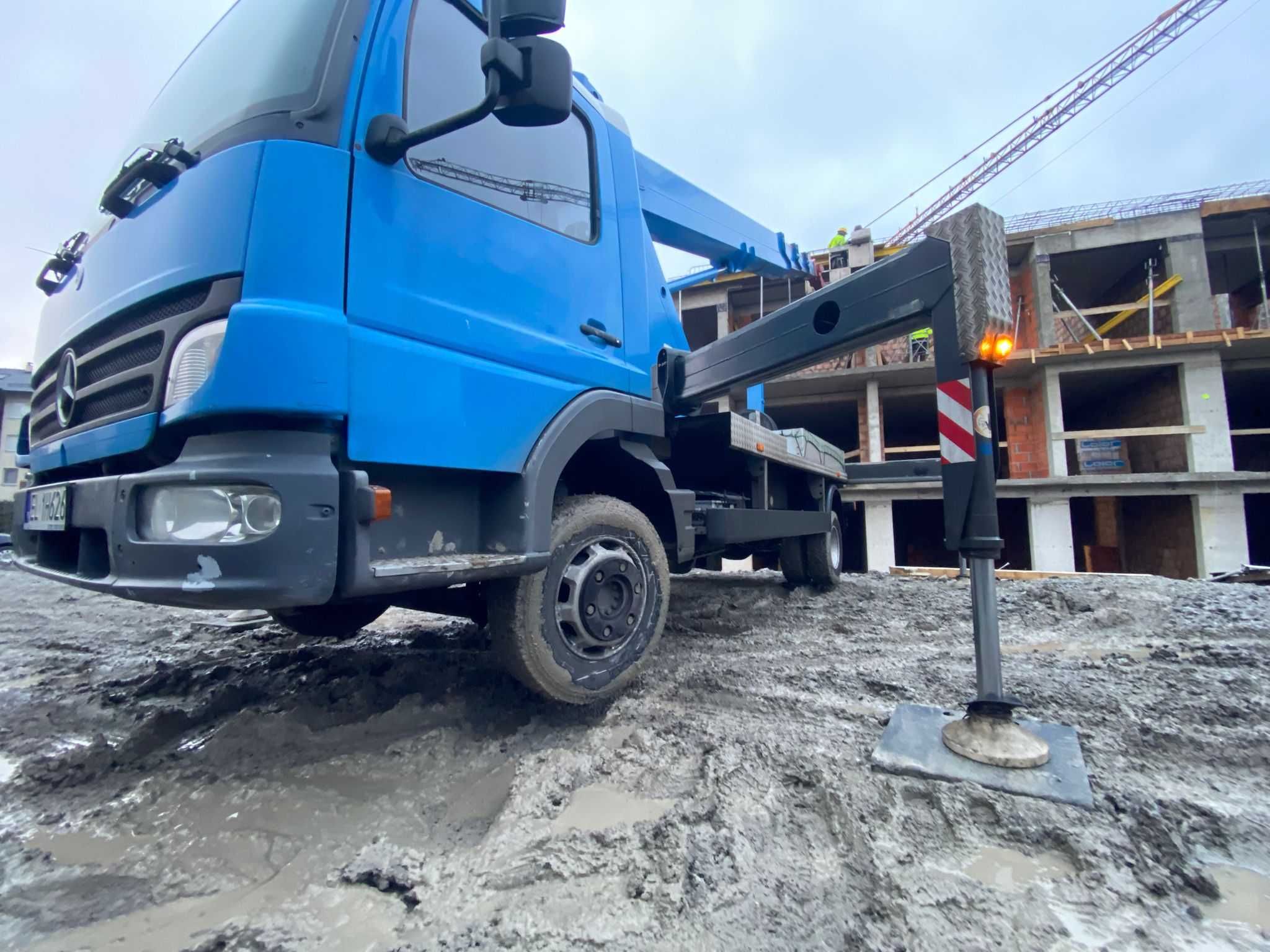 Usługi podnośnikiem koszowym z obsługą operatora, wys. robocza 27m.