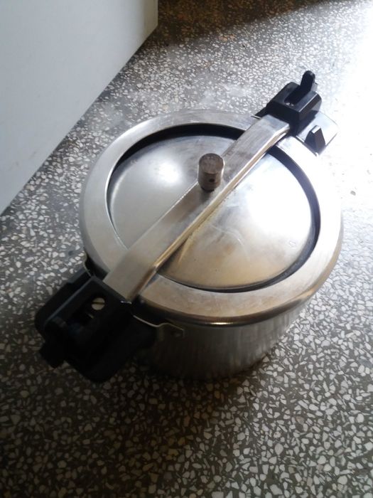 Kolekcja PRL Stary szybkowar w pudelku