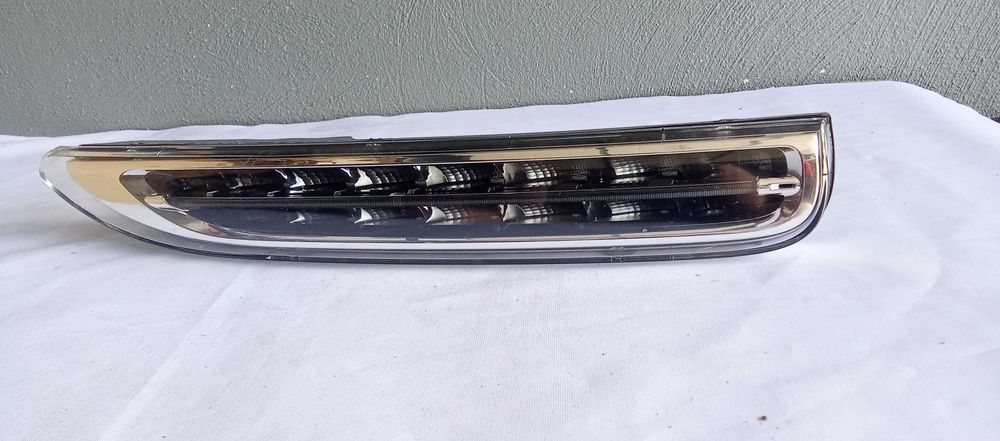 Porsche Cayenne 7P5.941.182G  Lampa Prawa Led Halogen DRL Ładny