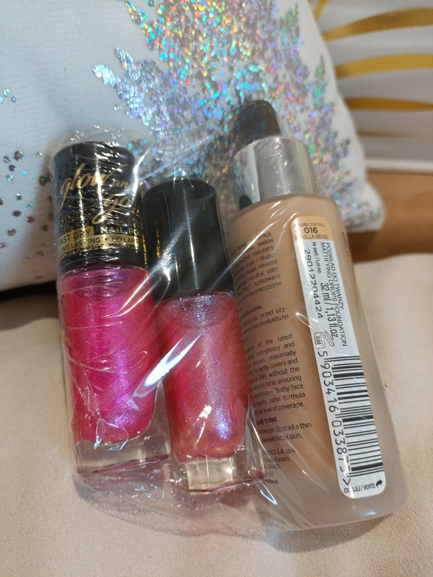Zestaw Eveline lakiery do paznokci Glow and go i podkład Liquid Contro