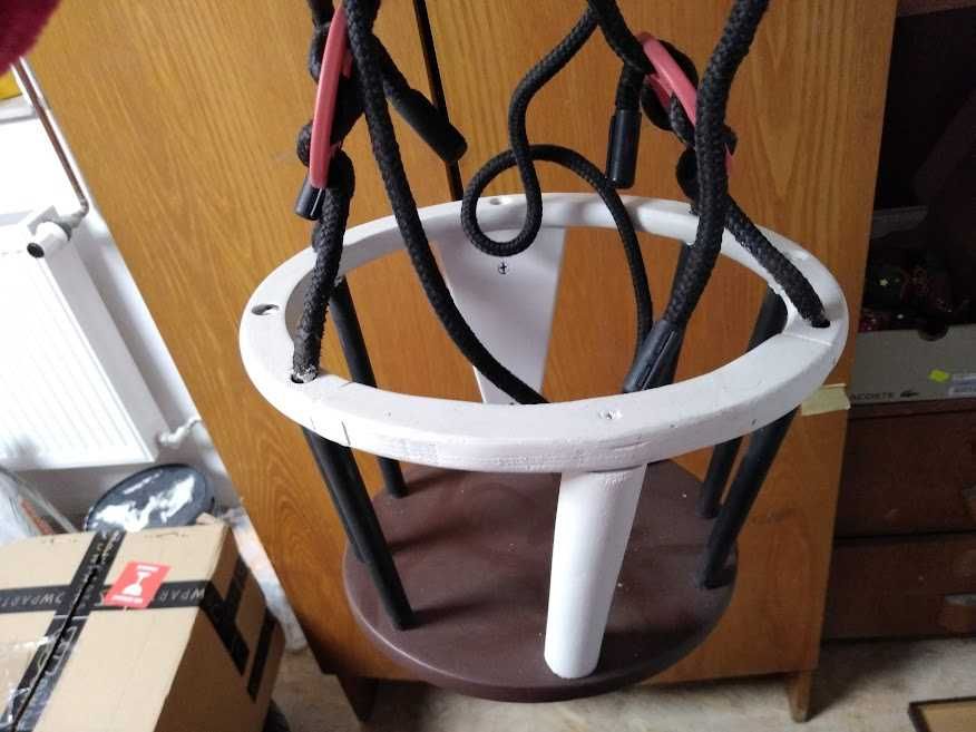 Huśtawka kubełkowa dla małego dziecka Ikea Ekorre drewniana