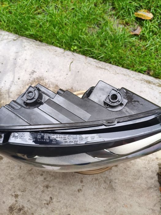 Продам оригінальну права фару VW Touran 2010-2015р