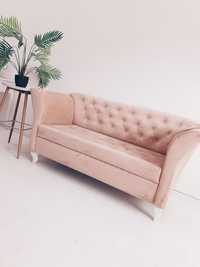 Pikowana sofa kanpa glamour