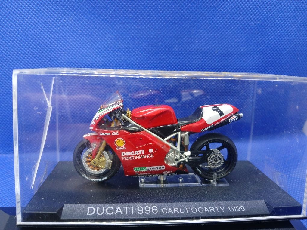 Miniaturas  de Moto GP  escala 1:23 8 Modelos diferentes