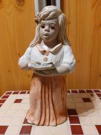 Figurka ceramika gips dziewczynka z książką   sygnowana