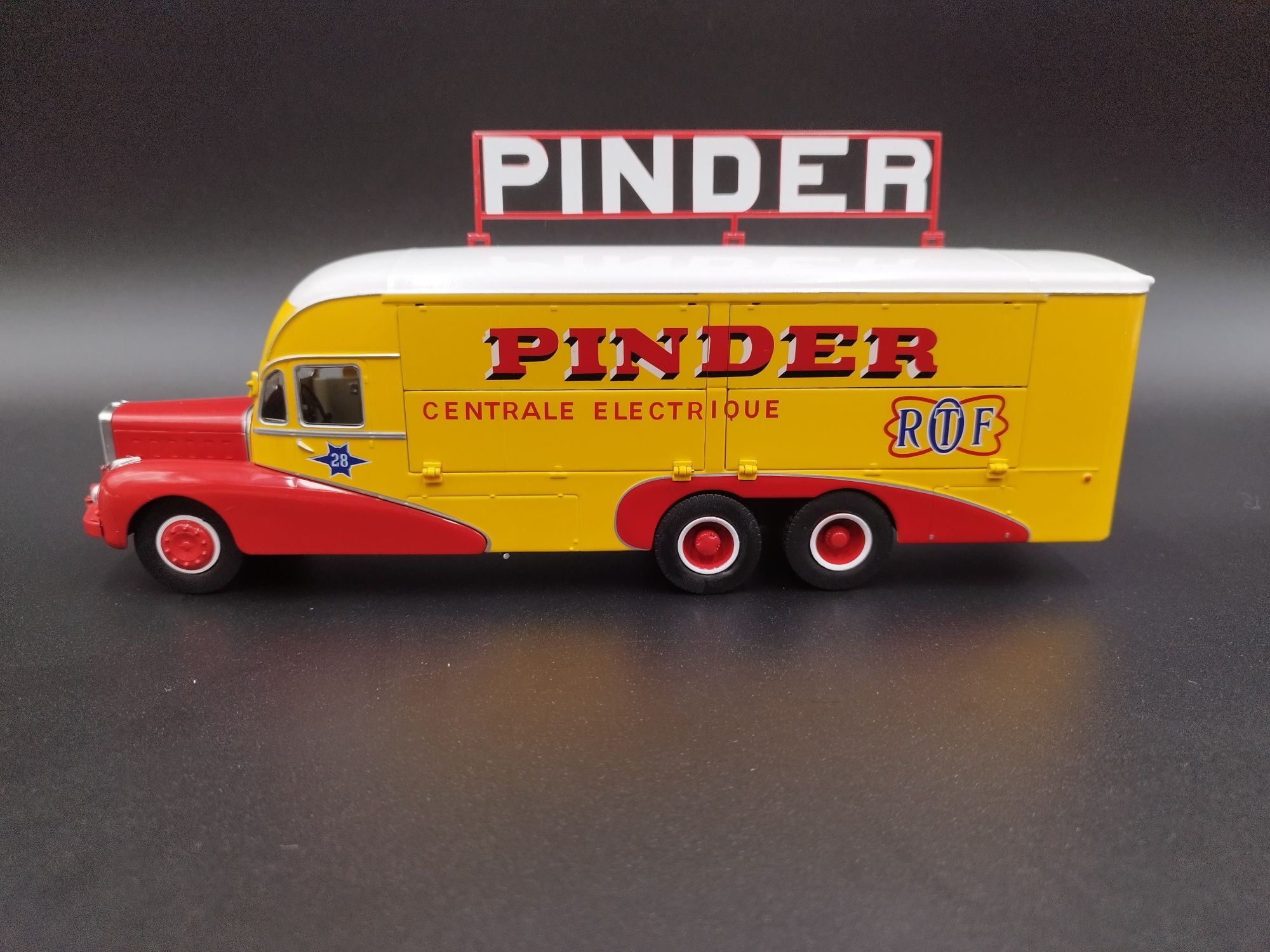 1:43 Direct Collection BERNARD 28 Electrical Truck Pinder circus model