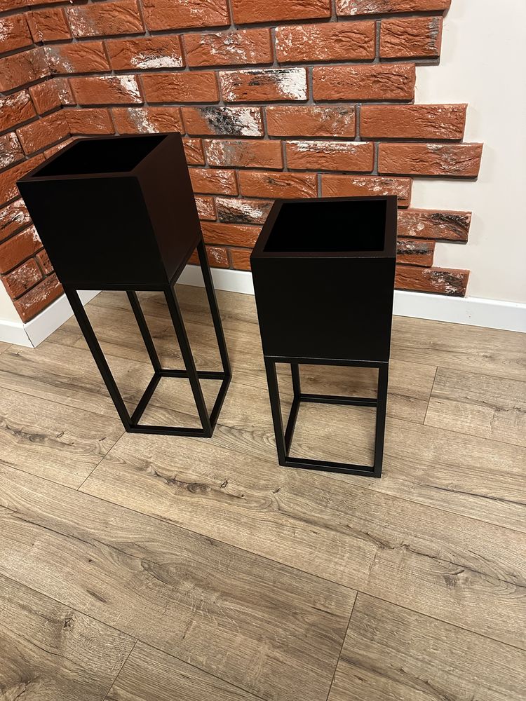 Doniczki loft czarna drobna struktura