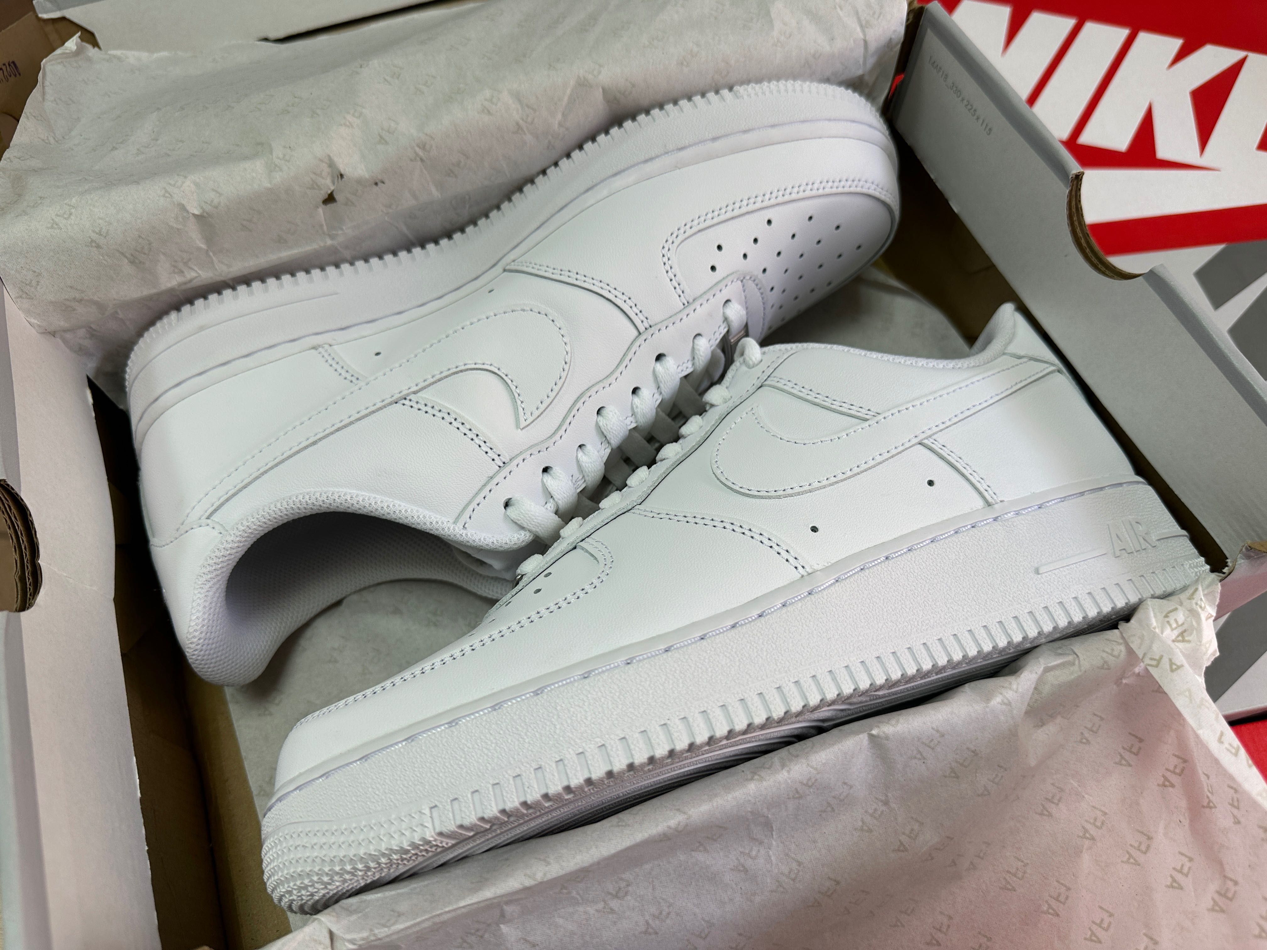 Кросівки Nike Air Force 1 '07 кроссовки CW2288-111