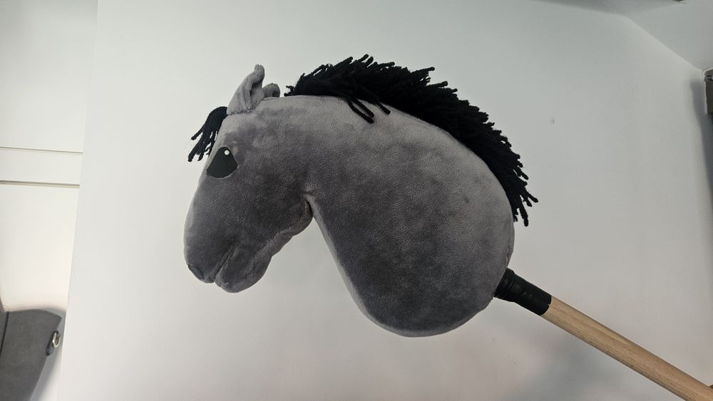 Hobby horse siwy konik na patyku