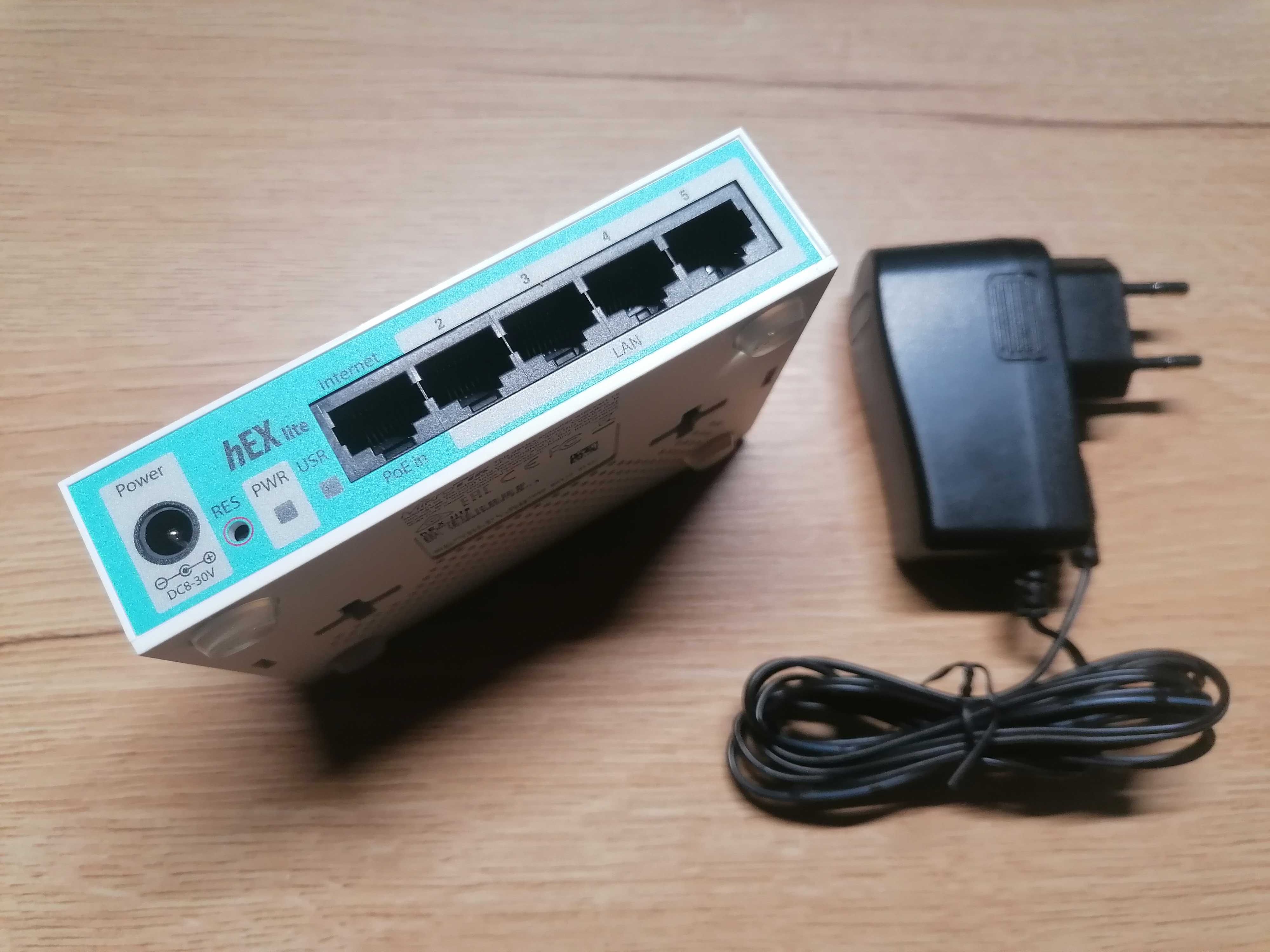 Router Mikrotik RB750