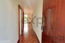 "Apartamento Moderno T3 em Funchal com Varanda"