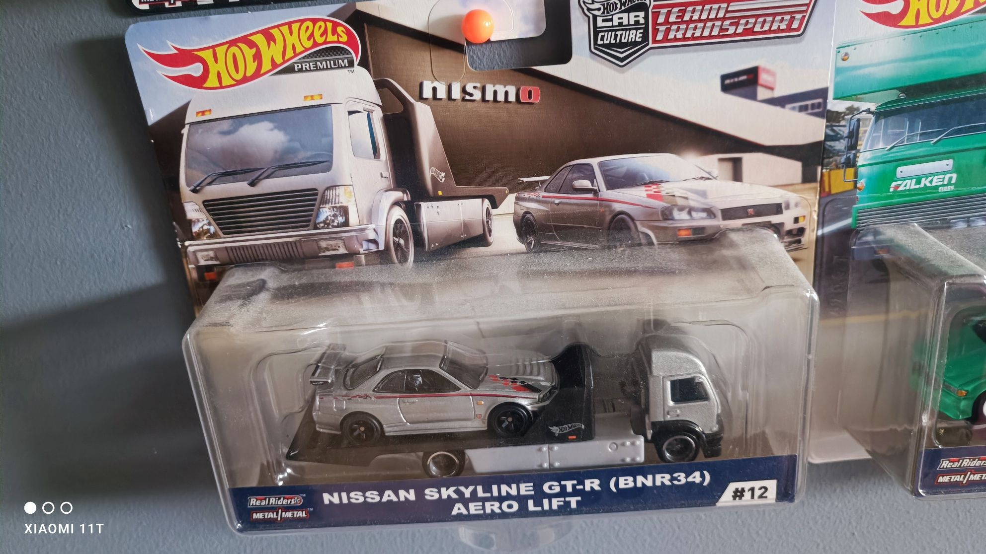 Nissan Skyline GT-R 34 Team Transport Hot Wheels Premium