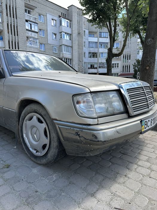 Автомобіль mercedes benz w124