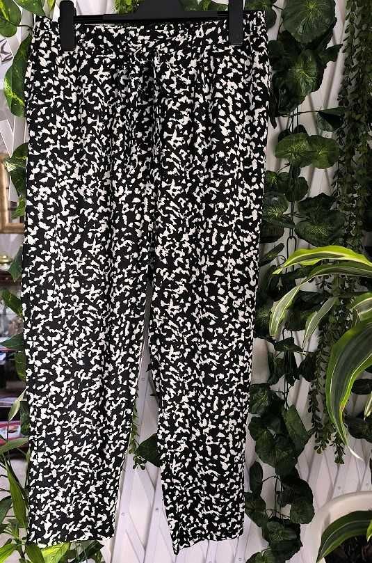 Calças mod. carrot, confortáveis e com um look jovem - Tam. L  Lefties