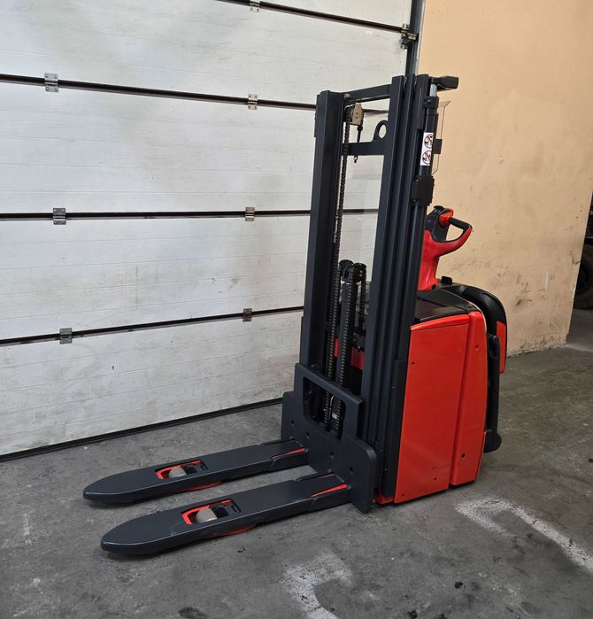 Штабелер самохідний Linde 1.4 тонни, підйом 4,352 метра 2021 рік