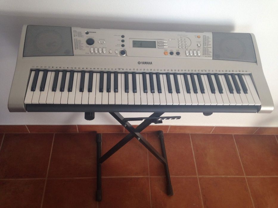 yamaha psr e313 com tripé