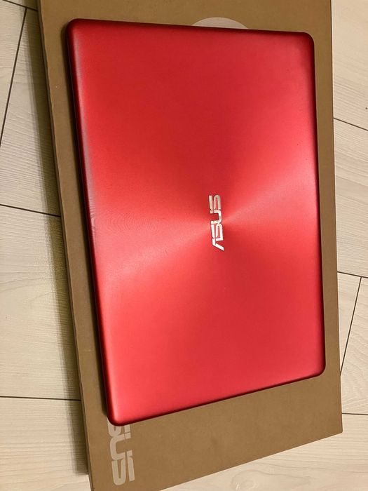 Laptop Asus Vivobook F510U czerowny