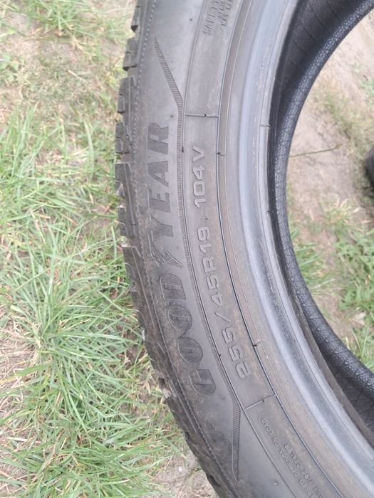 255/45 R19 104V M+S - Goodyear Ultragrip - 24/2021 ~6,7mm- cena =2 szt