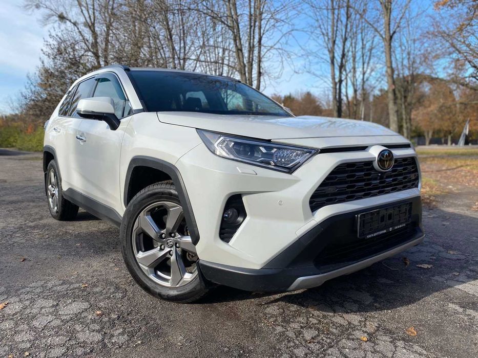 TOYOTA RAV4 PREMIUM 2.0 L бензин повний привід.