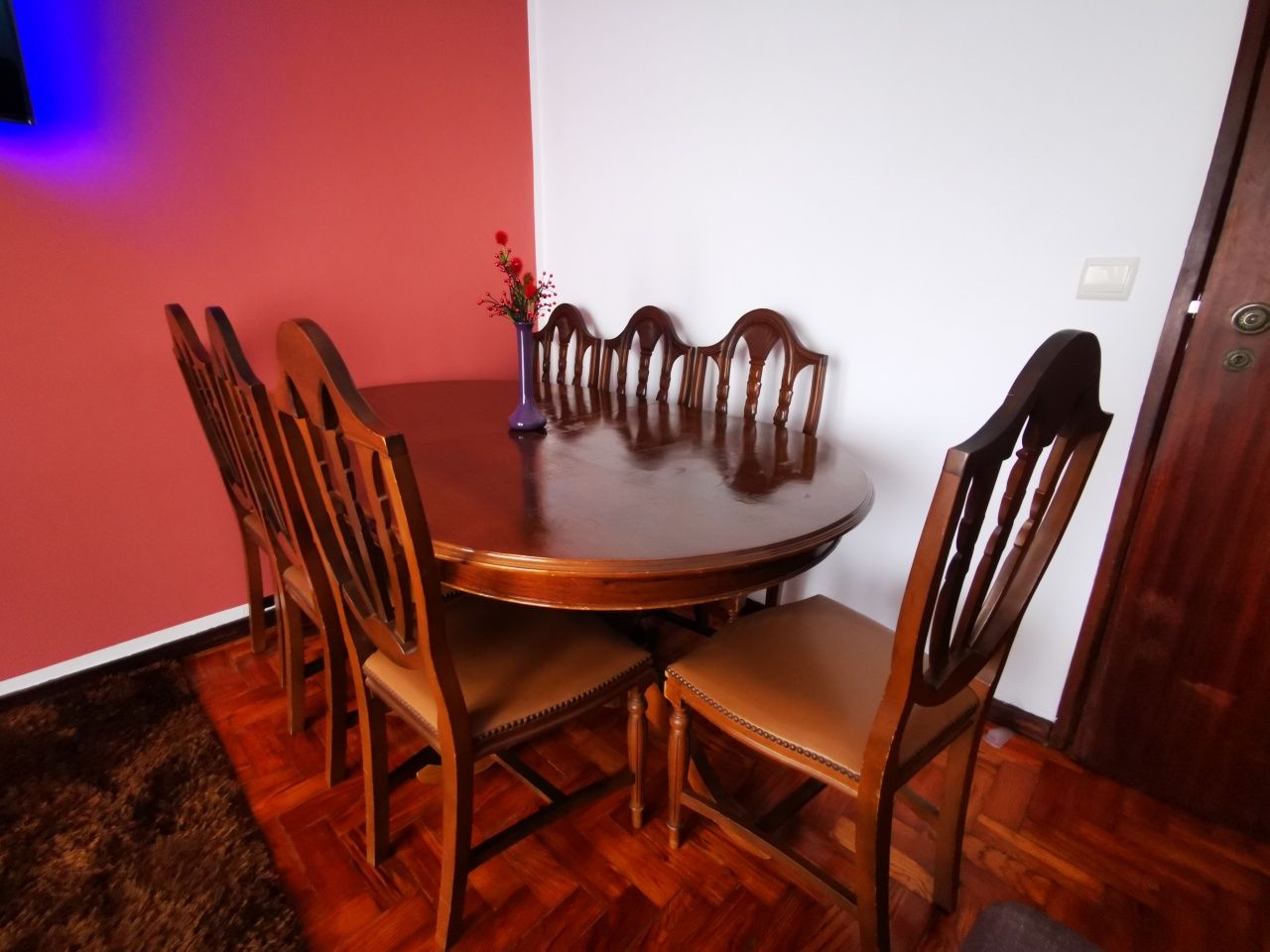 Mesa Extensível com 8 cadeiras