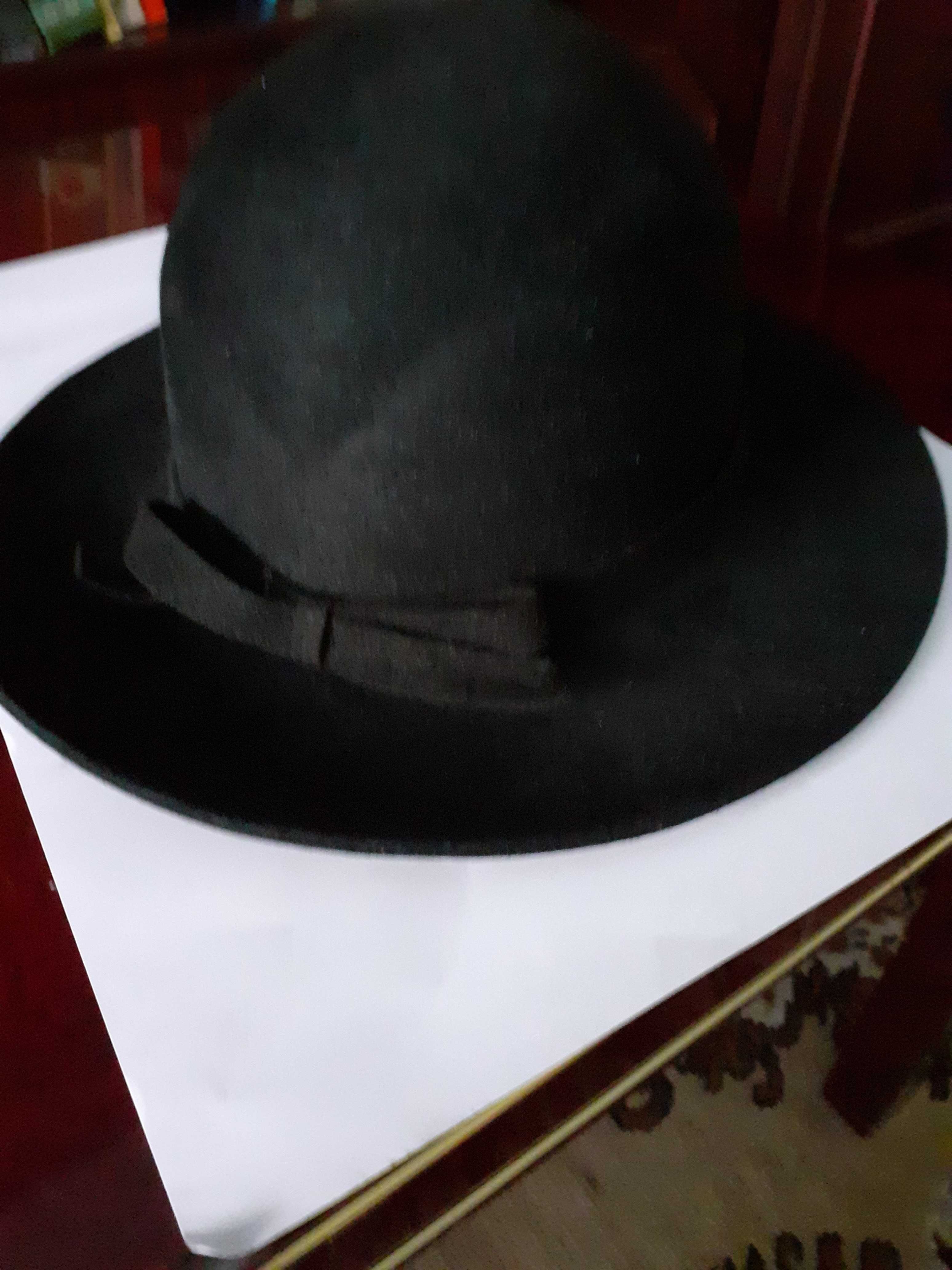 Жіночий  фетровий чорний  капелюх