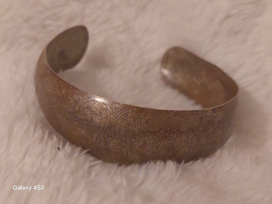 Stara bransoletka w kolorze srebra