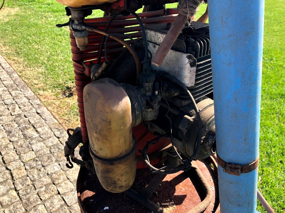 Pulverizador motorizado Antigo
