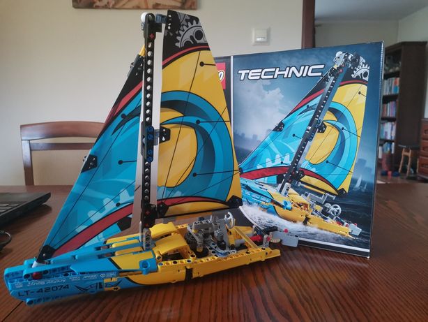 Klocki Lego 42047 Racing Yacht