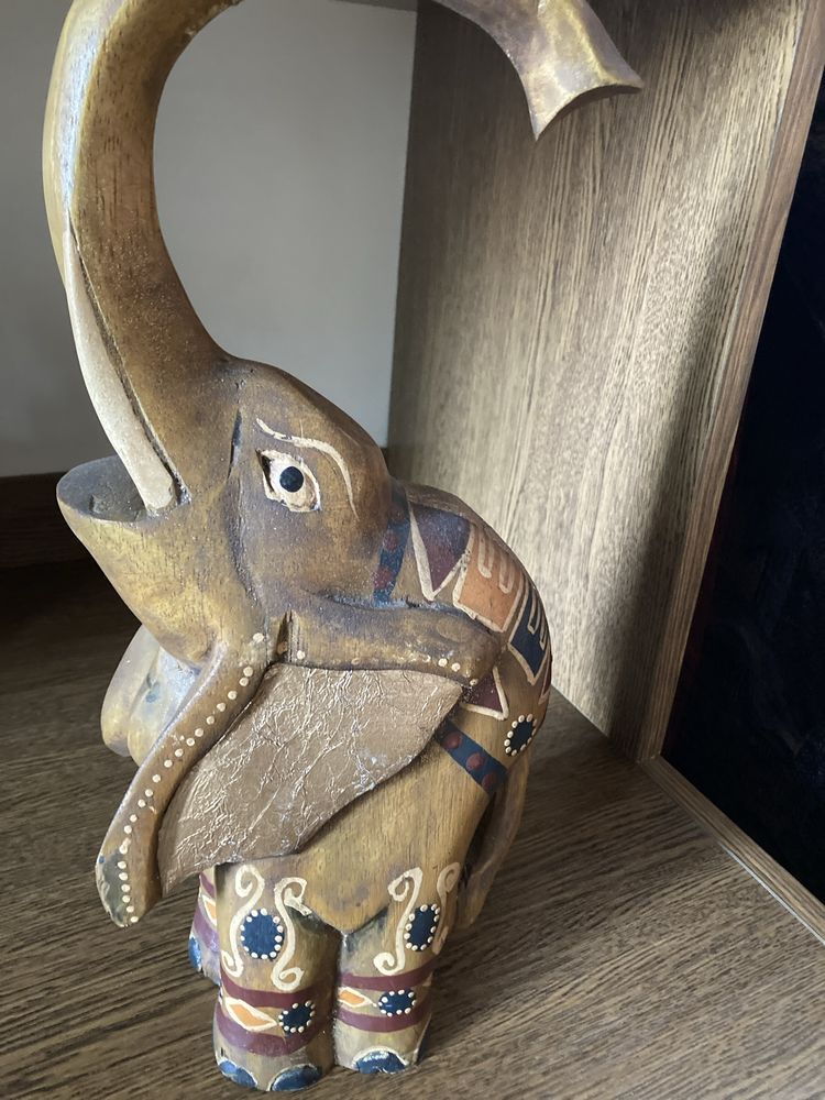 Figurka drewniana słonia