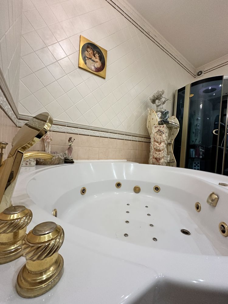 Французский бульвар, Каркашадзе. 4 комнаты , Паркинг.