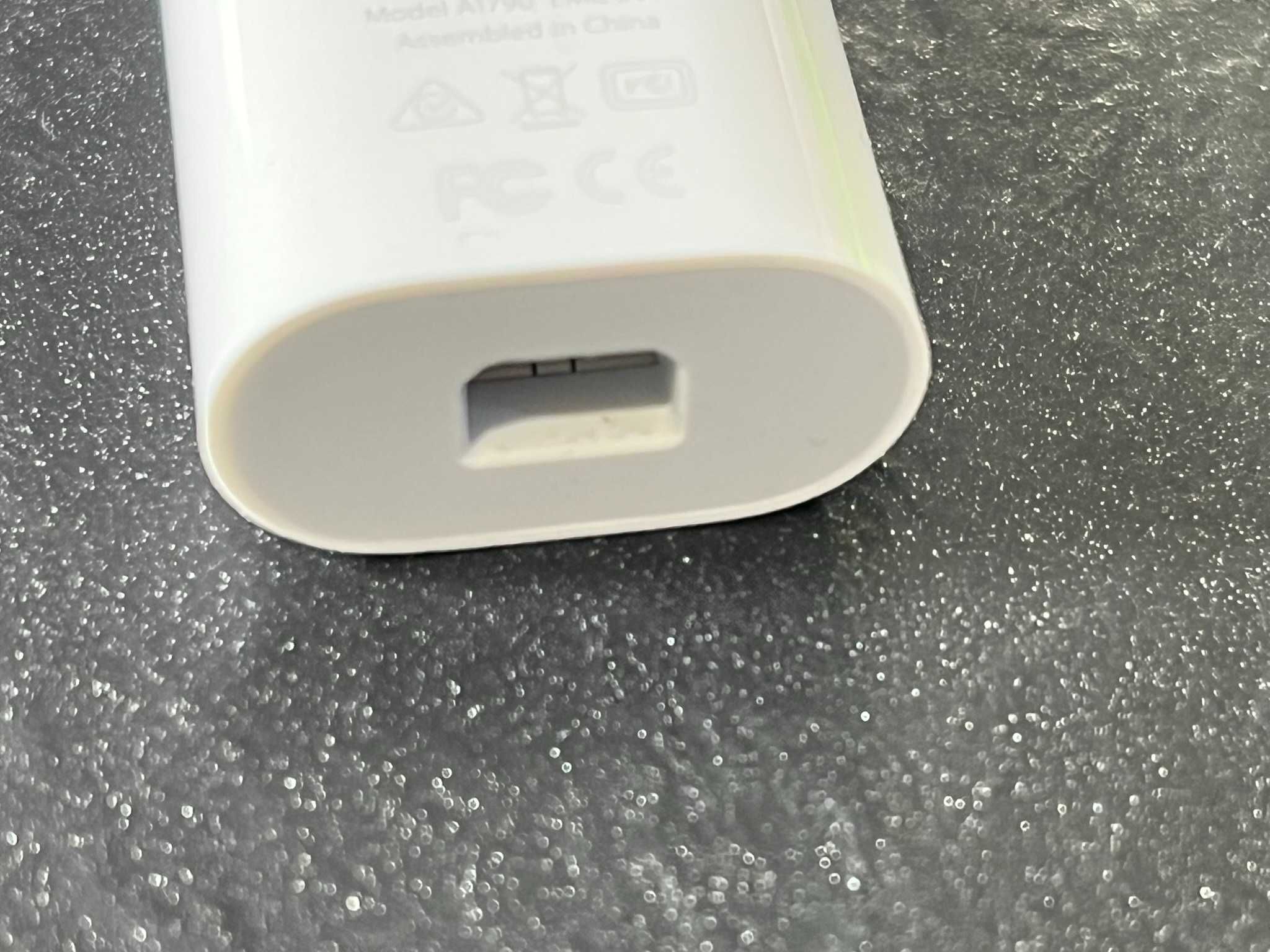 Apple przejściówka z portu Thunderbolt 3 USB-C na Thunderbolt 2