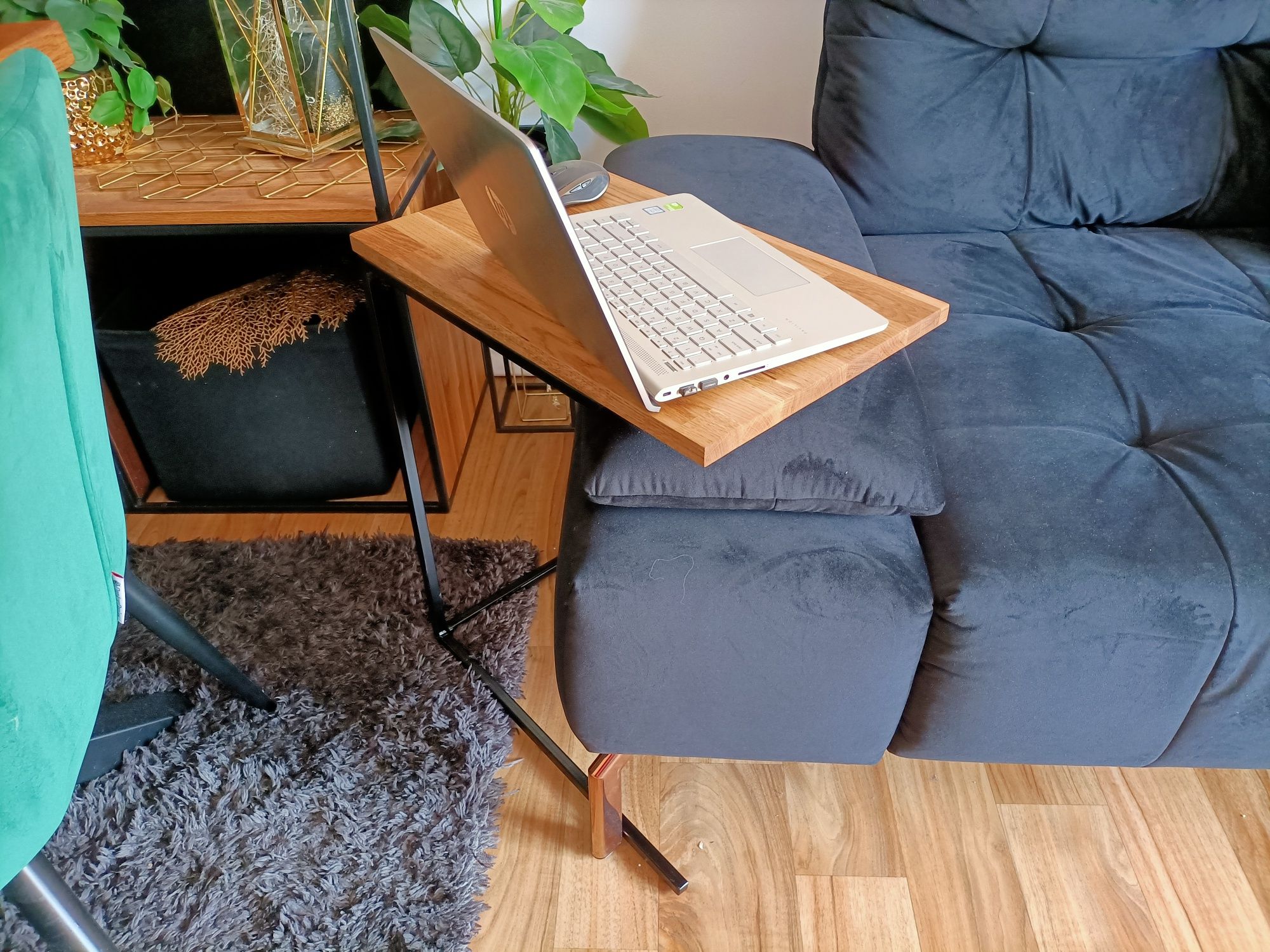 Stolik , pomocnik pod laptopa