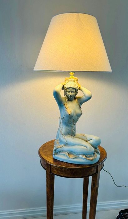 Настольная лампа