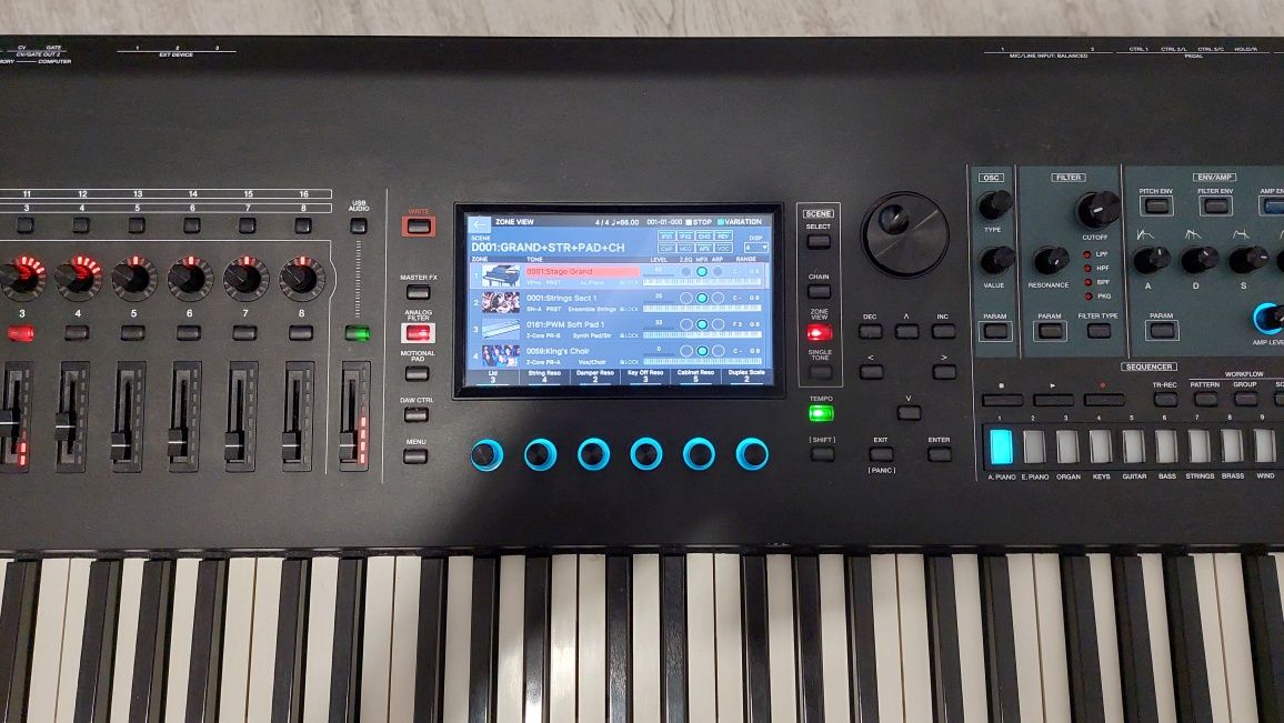 Roland Fantom 8 workstation