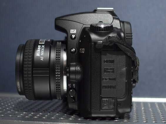 Фотоаппарат Nikon D90 + Nikon DX AF-S NIKKOR 35 mm 1:1.8G