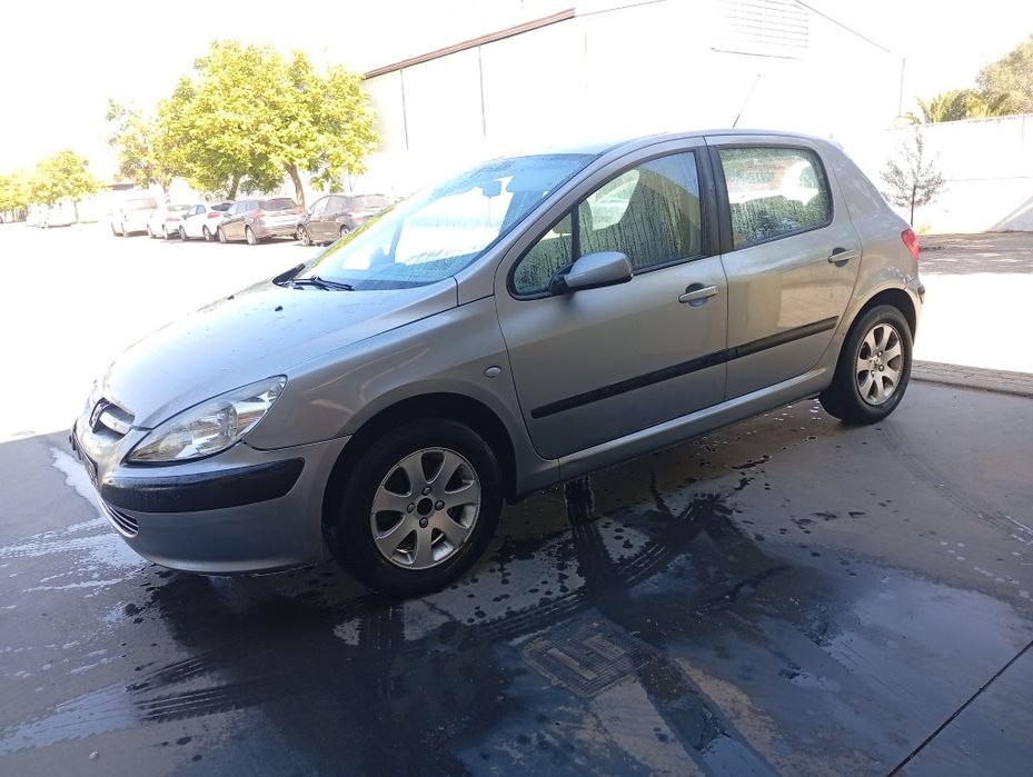 Peugeot 307 um 1.6 a gasolina 2002 aceito troca