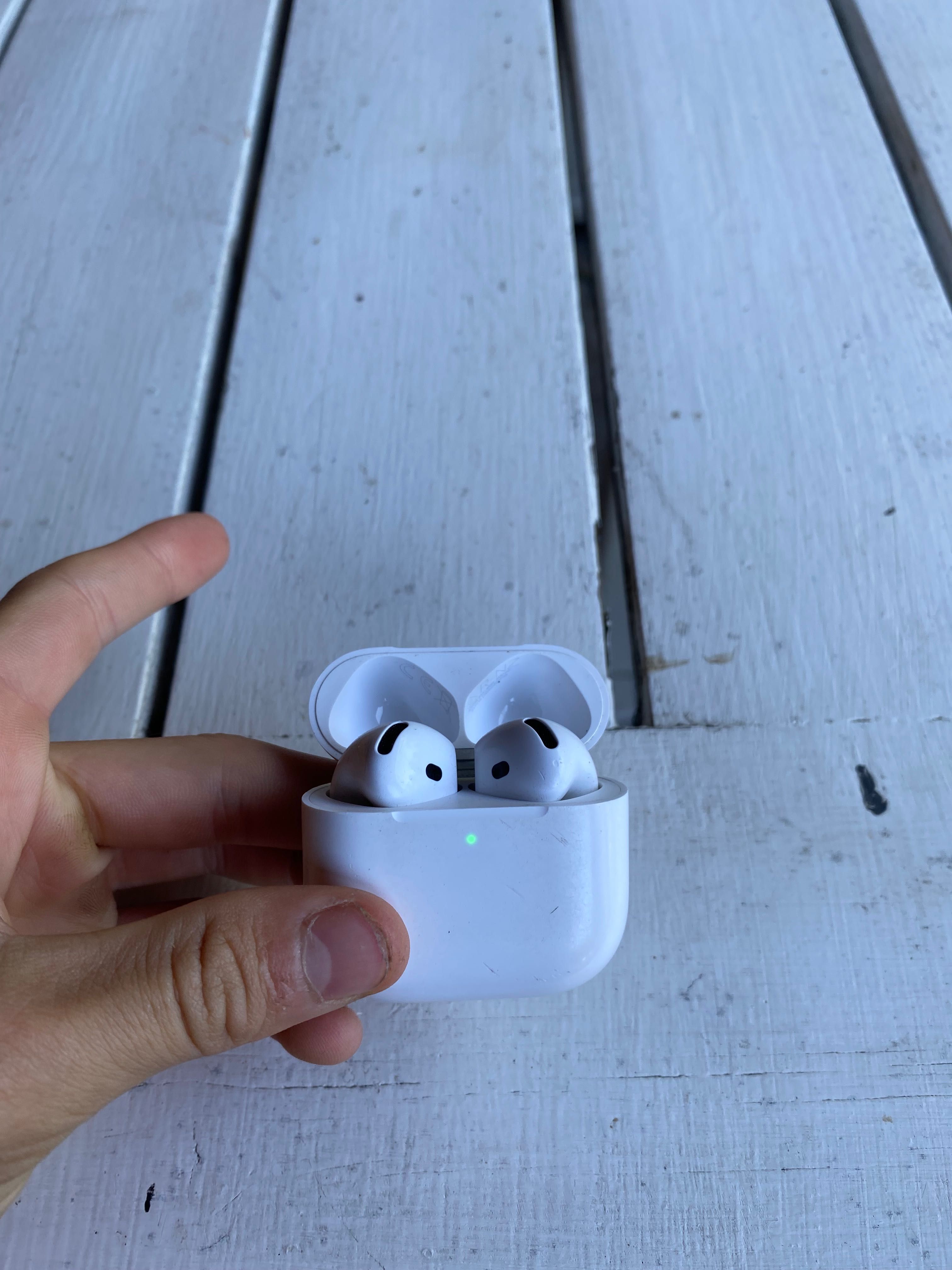 Słuchawki AirPods W dobrym stanie