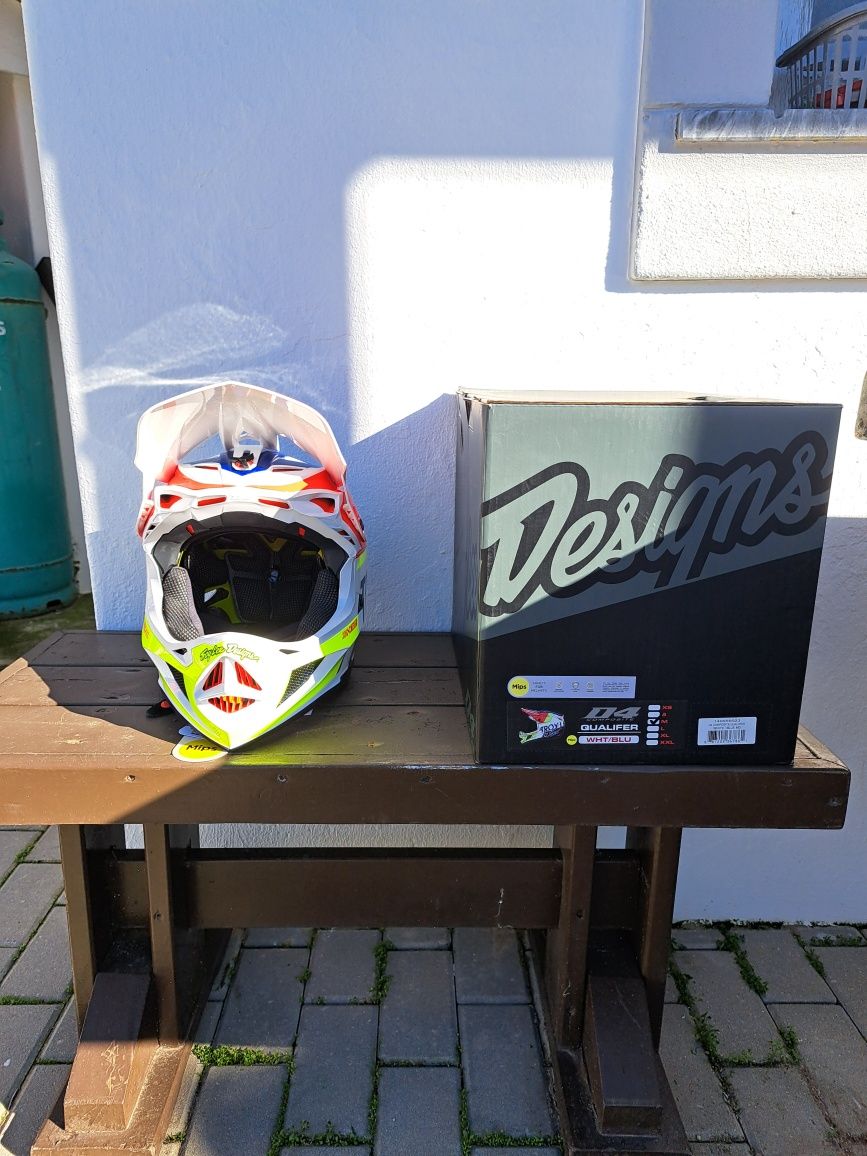 Capacete  troy lee d4 novo