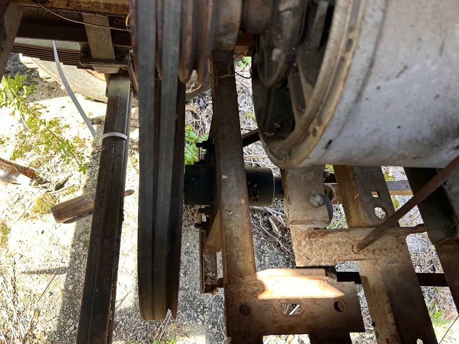 Сак як новий зварювальний на колесах сак.