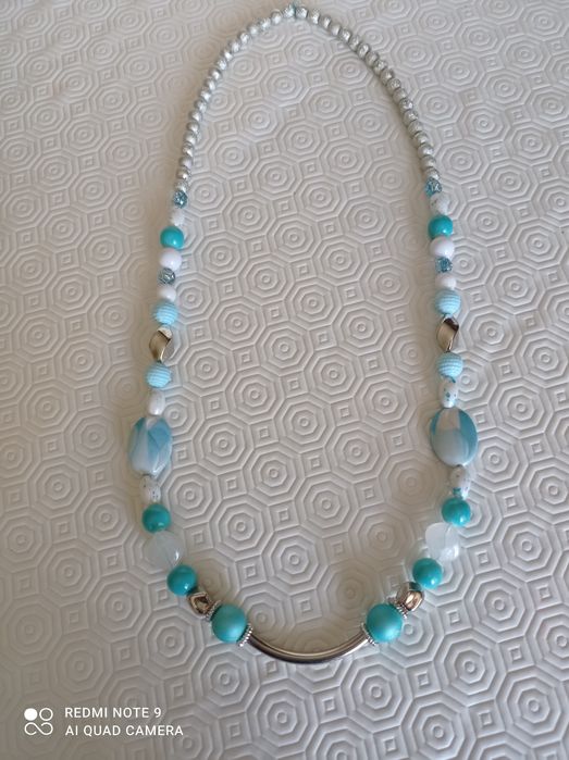 Colar tons de de azul e prata