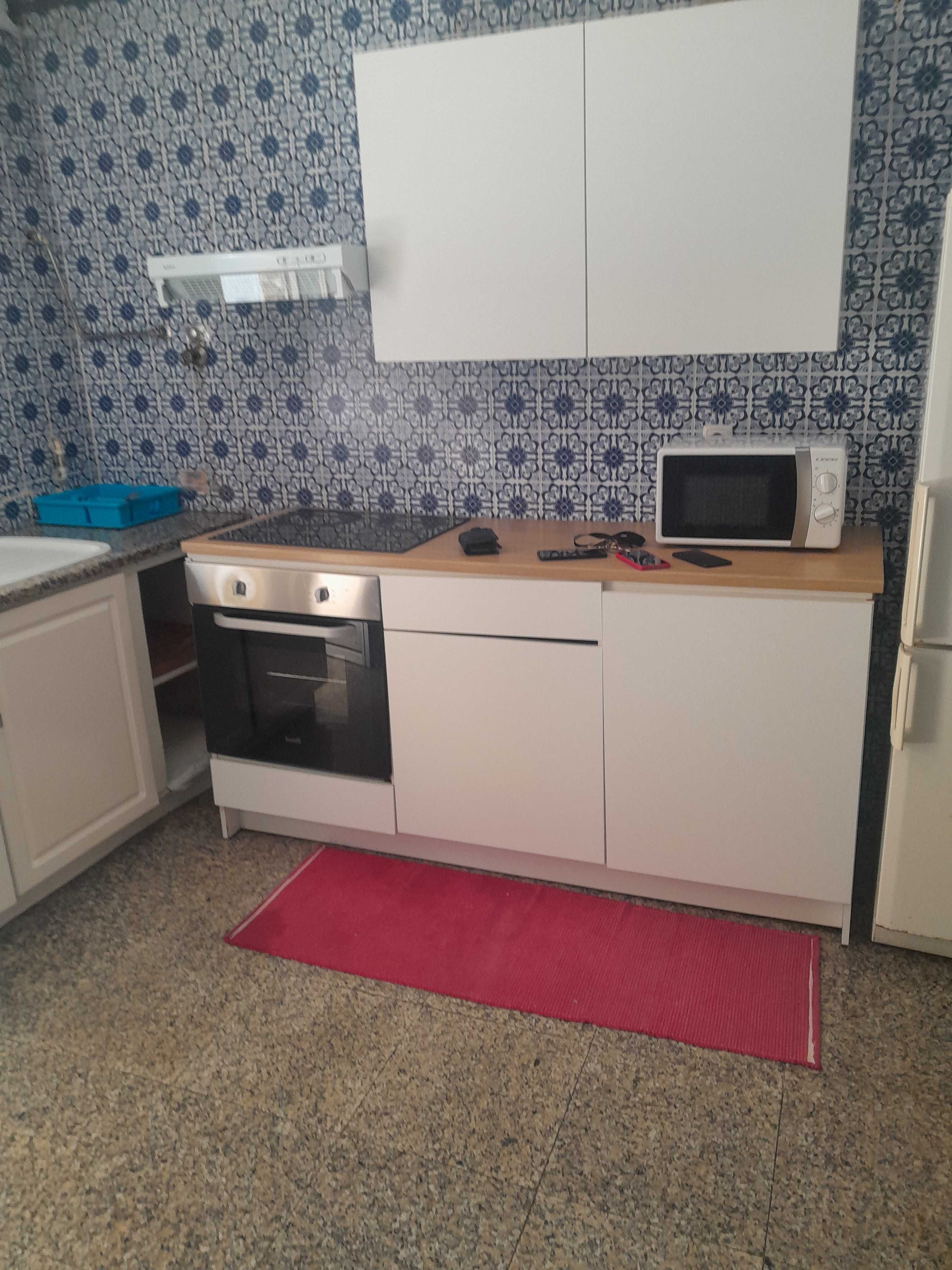 Alugo quarto para mulheres