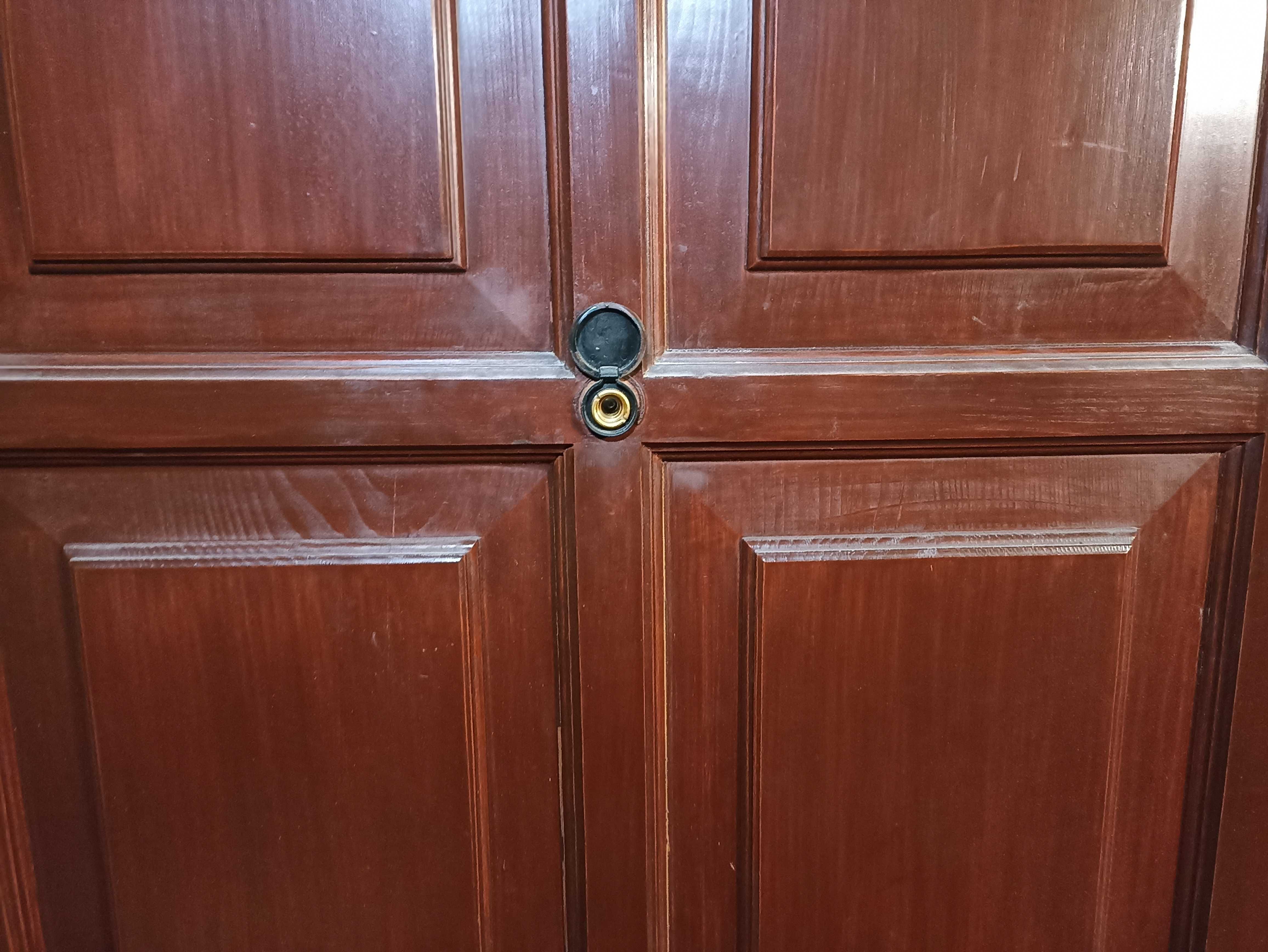 Входная деревянная дверь для квартиры или дома